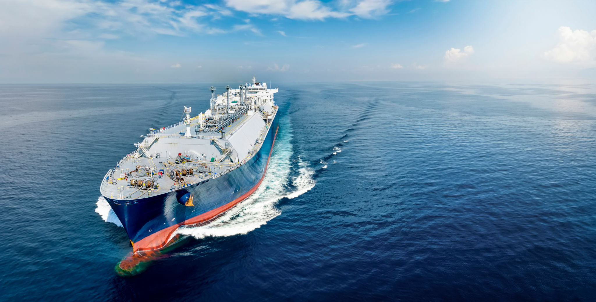 PT Surya Inti Primakarya - Kapal Tanker: Membawa Energi Dunia Melalui